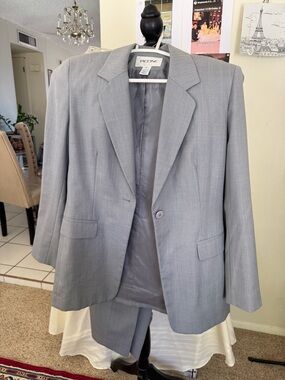 Picone Women's Light Gray Single-Button Blazer, including pants size 6